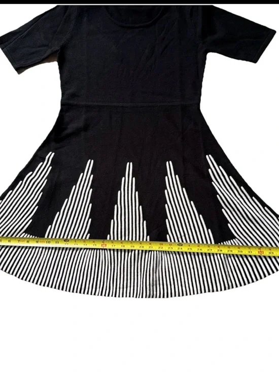 Sandra Darren women’s size M black and white knit sweater dress. Excellent Cond. - Picture 9 of 12
